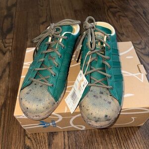 Adidas Men 6.5 can fit women 8:8.5  Teal and Brown Mule Sneakers